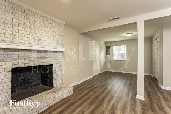 Photo - 2350 Woodgreen Rd