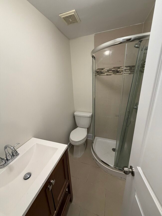 Photo - 466 Nelson St