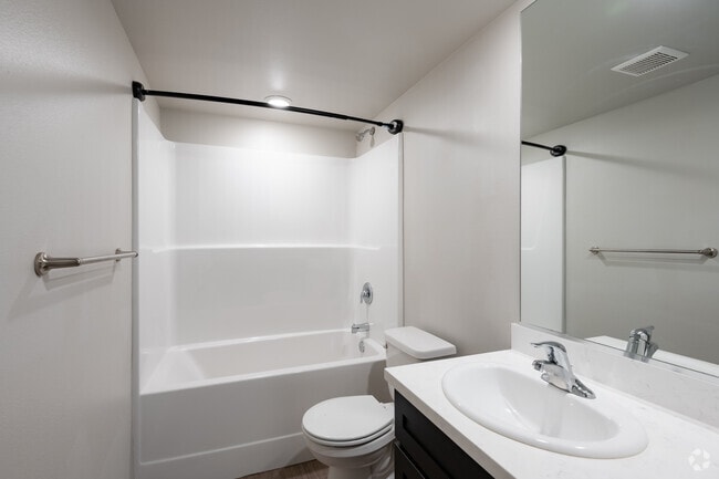 2BD, 2BA - 899SF - The Edge Apartments