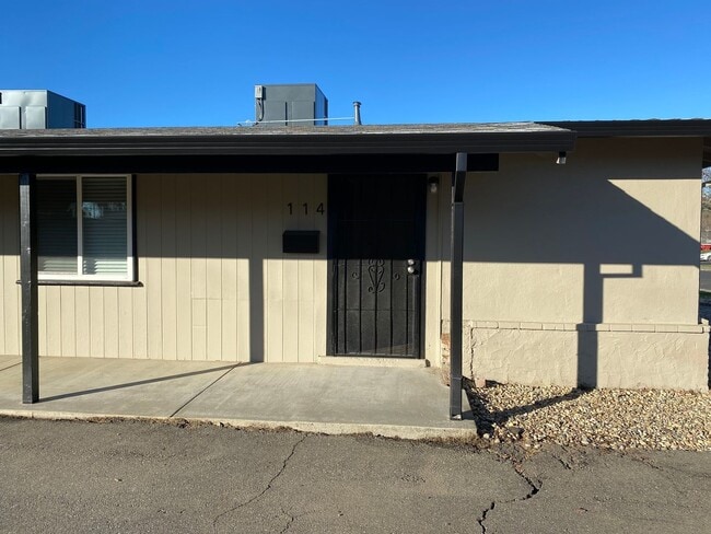 2bed/1bath duplex 1 block from Vaca High S... - 2bed/1bath duplex 1 block from Vaca High S...