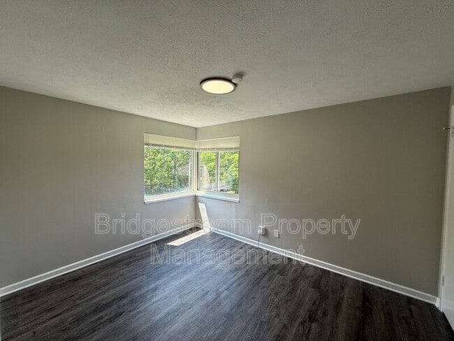 Photo - 1233 Lytle Ln