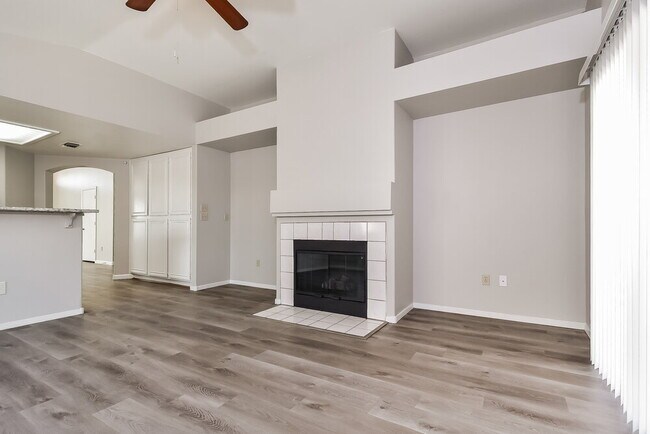 Photo - 5244 Del Lago Dr