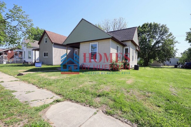 Building Photo - Three Bedroom House | Move in Ready