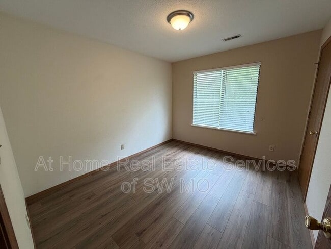 Photo - 757 E Bain St