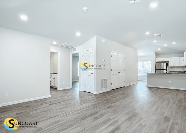 Photo - 815 Pineaire St