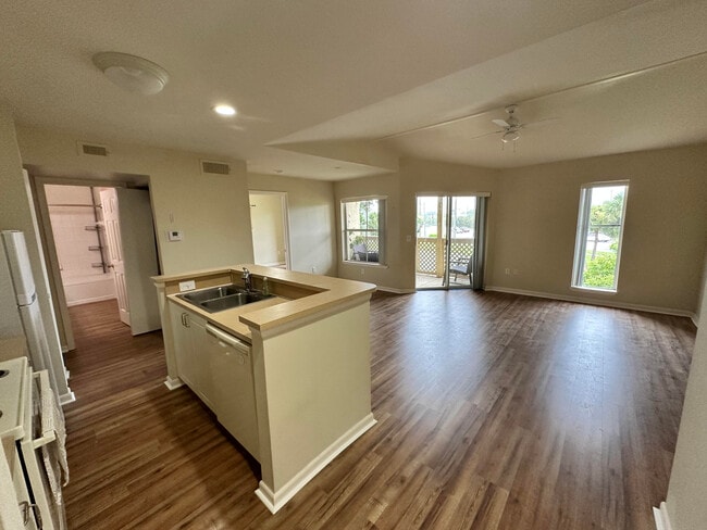 Building Photo - 4863 Via Palm Lakes Unit 811 Rental