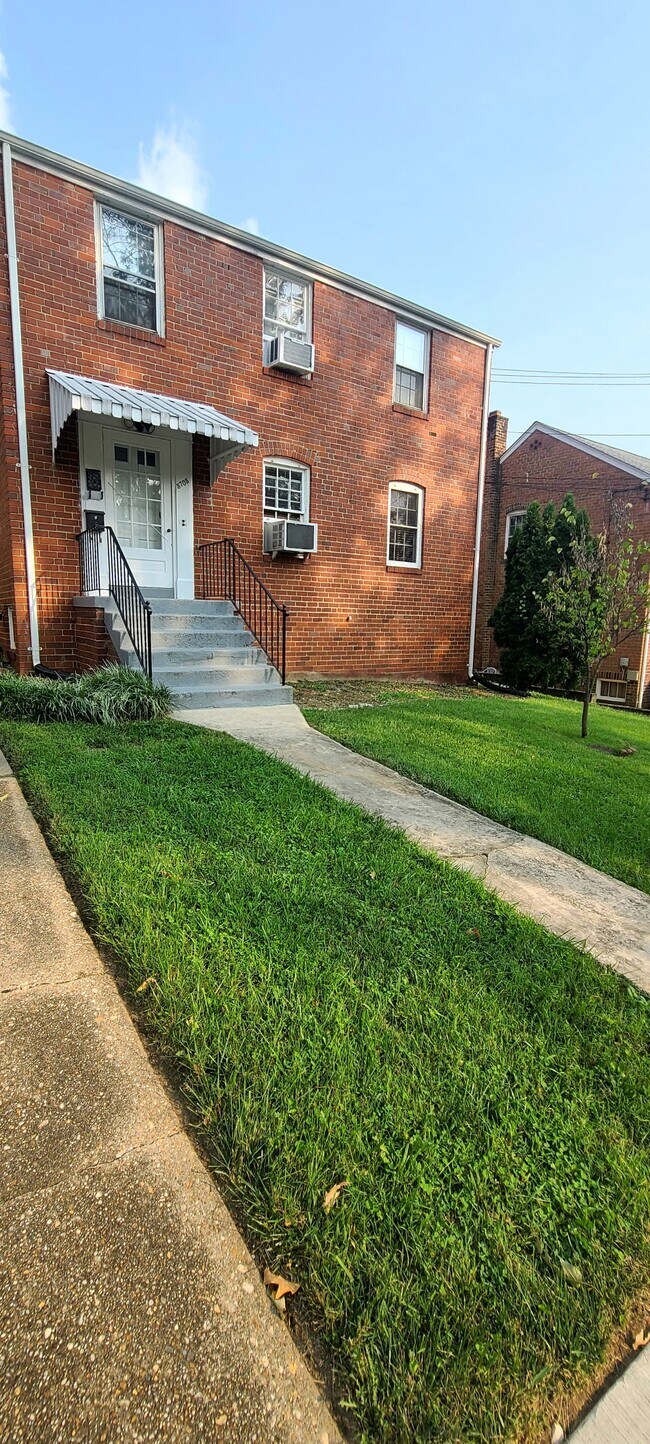 Photo - 5705 36th Ave Unidad #1