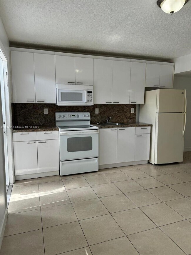 Photo - 2401 Van Buren St Unit 2