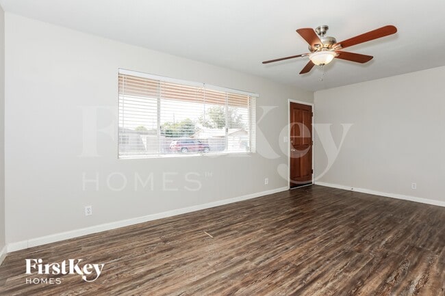 Photo - 1010 W 4th Pl
