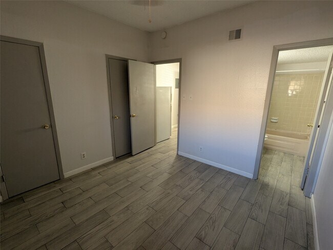 Building Photo - 3000 Guadalupe St Unit 112 Rental