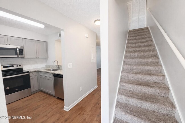 Photo - 1357 Kingsley Ave Unit 7B