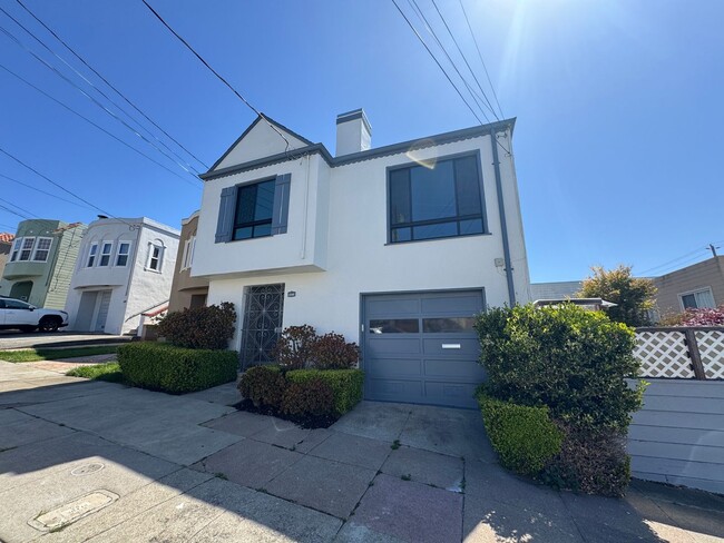 Remodeled 2BR/1BA Single Family Home in Su... - Remodeled 2BR/1BA Single Family Home in Su...
