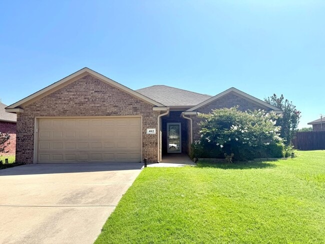 Photo - 402 Boggy Creek Dr House
