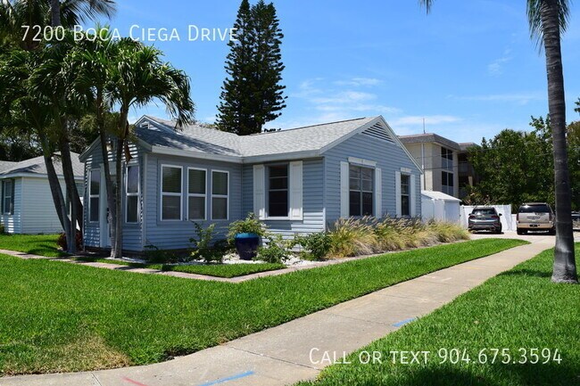 Beautiful St. Pete Beach Bungalow with Pre... - Beautiful St. Pete Beach Bungalow with Pre... House