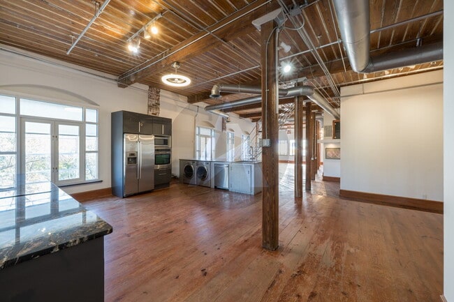 Building Photo - Luxury Penthouse Loft – 3,200 sq. ft. Down... Unit 301