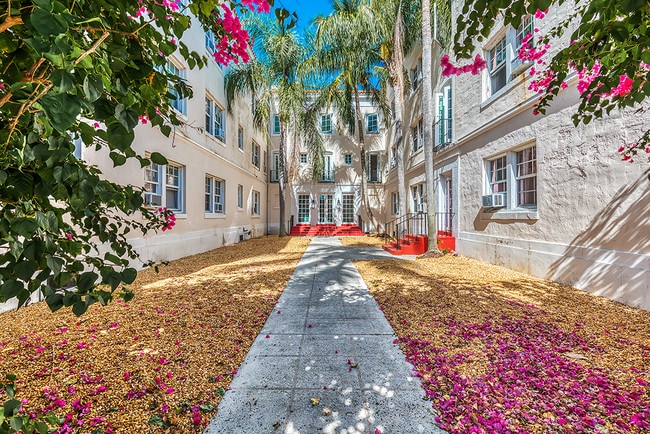 The Charmer Apartments