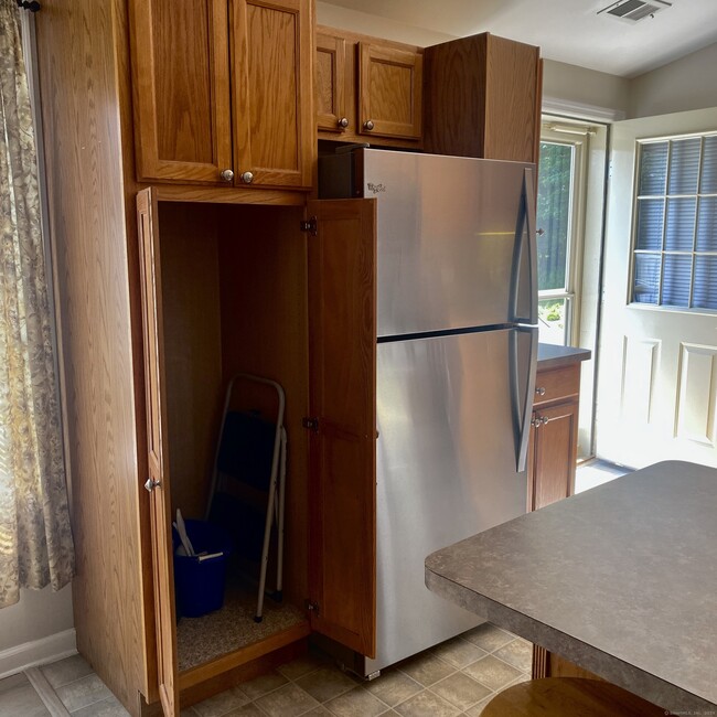 143 Prospect Hill Rd Rental - Casas En Alquiler - Colchester, Ct 