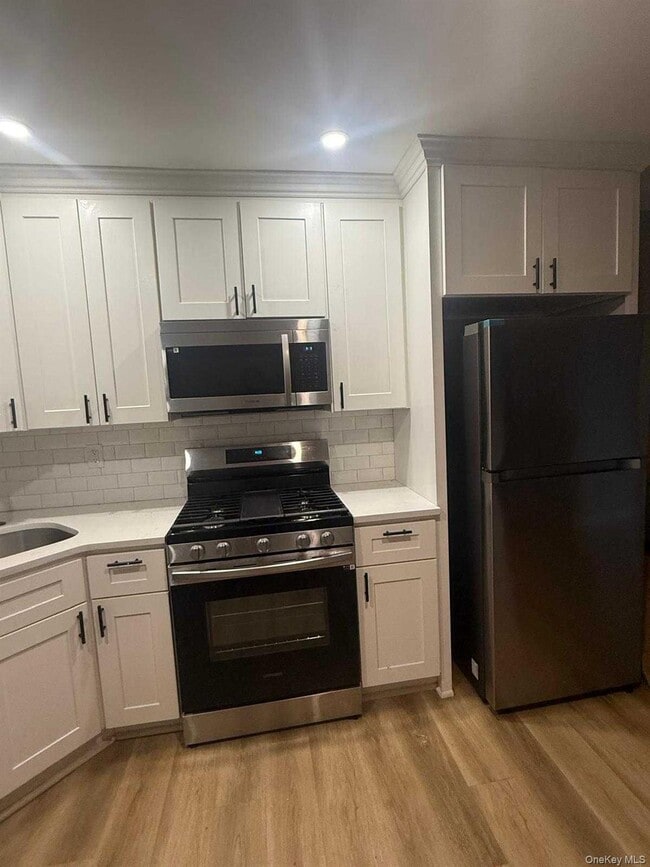 Photo - 726 E 83rd St