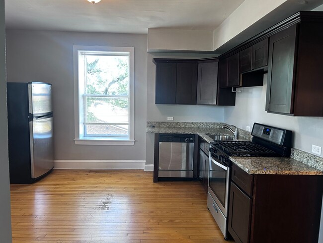 Photo - 1900 Highland Ave Unit 2R