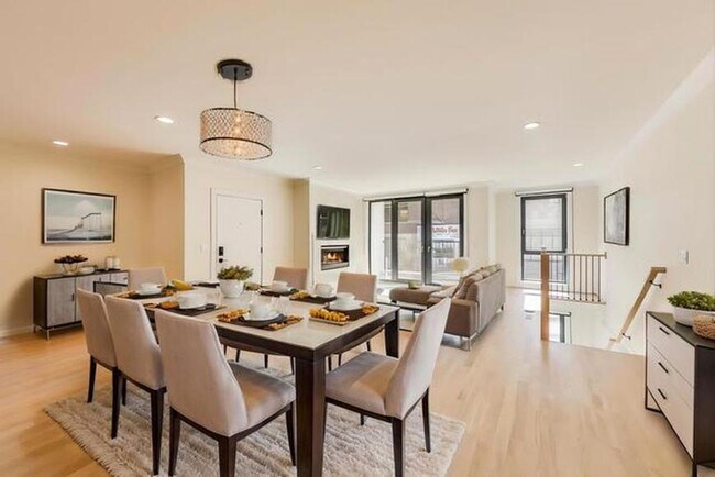 Building Photo - 4 bedroom in Chicago IL 60625 Unit 1N Rental