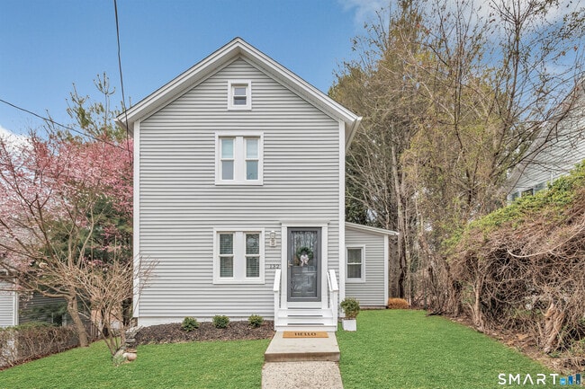 Building Photo - 132 Pequot Ave