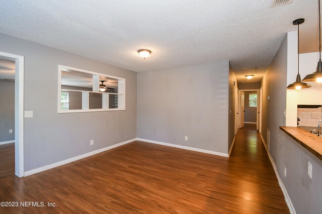 Photo - 868 Filmore Ln