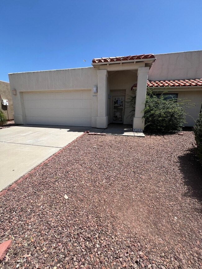 3233 W Orbison St