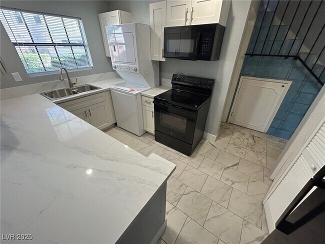 Photo - 596 Tam O Shanter