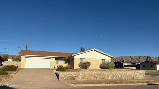 Building Photo - 277 Vista Rio Cir