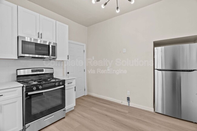 Building Photo - 3915 Russell Blvd Unit 1f