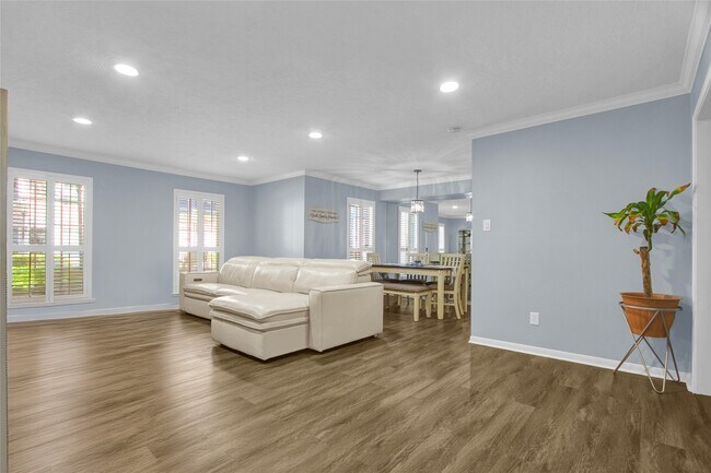 Photo - 351 N Post Oak Ln Unit True