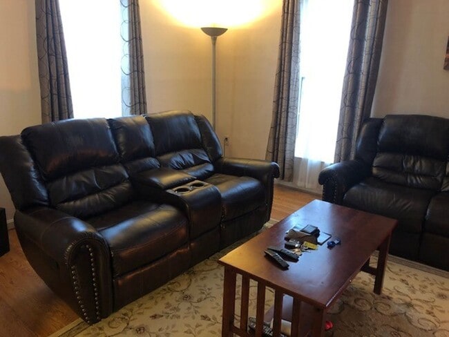 Photo - 3-bed 2.5-bath End-Unit Townhouse in desirable Piney Orchard Community