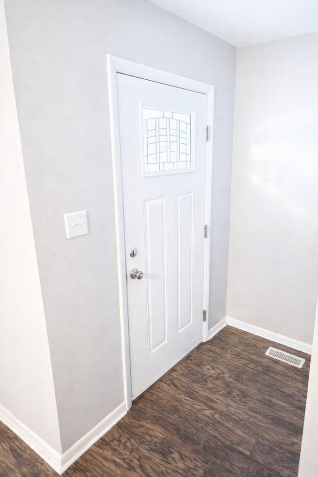 Photo - 2656 W 60th St