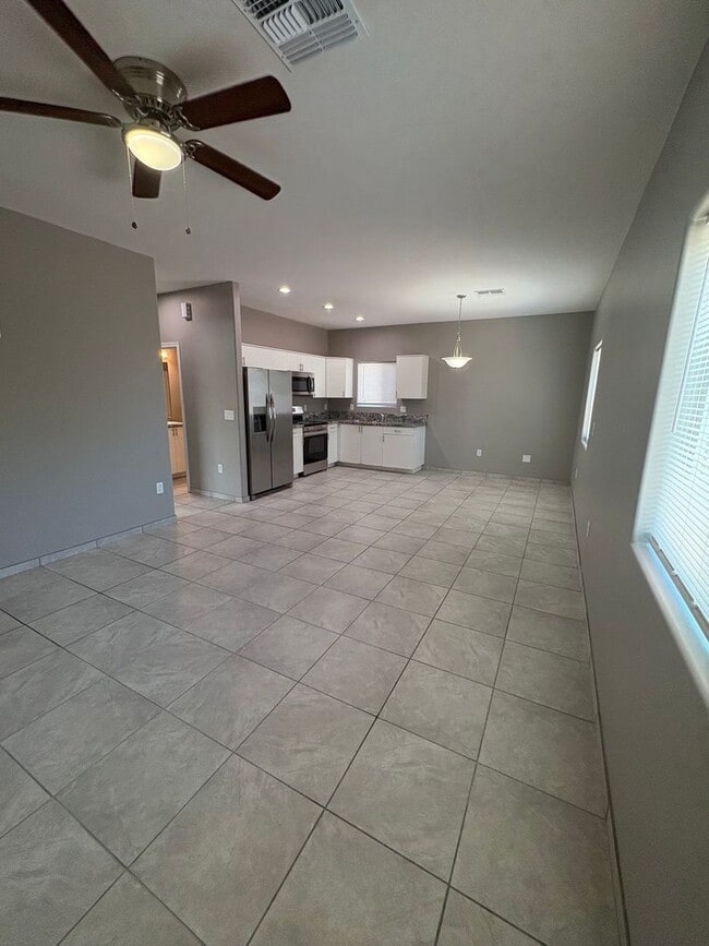 Photo - 4013 E 22nd St Unidad 4013 E 22nd St  1