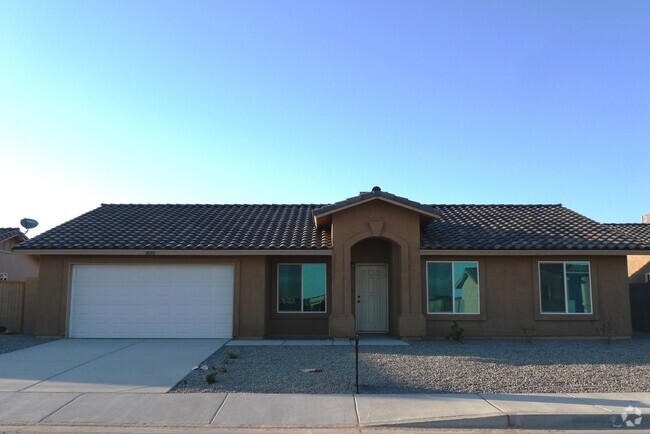 Building Photo - Saguaro 4 bedroom rental