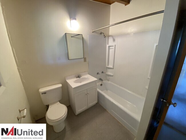 Photo - 3 bedroom, 1 bath duplex for rent!