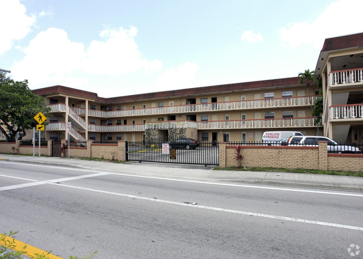 Ocean King Apartments - North King Apartments