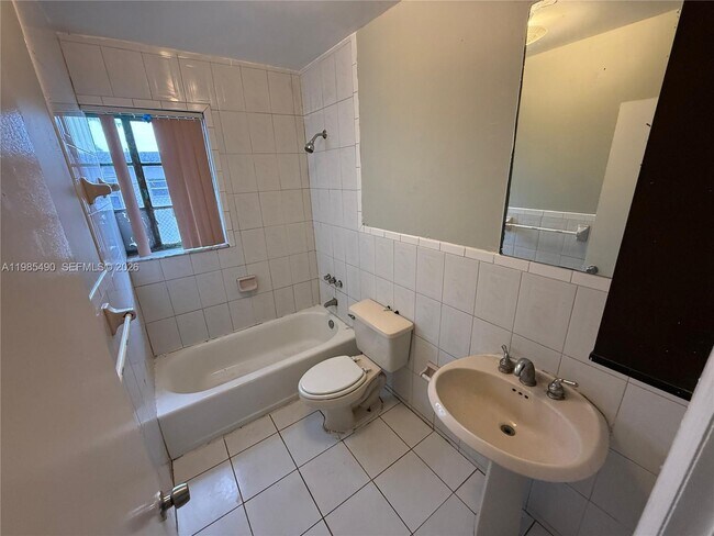 Photo - 1751 NW 29th St Unit 3