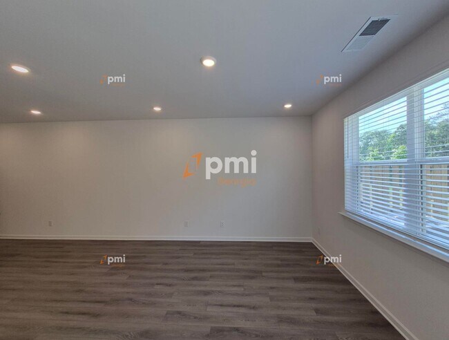 Photo - 140 Hazel Dr