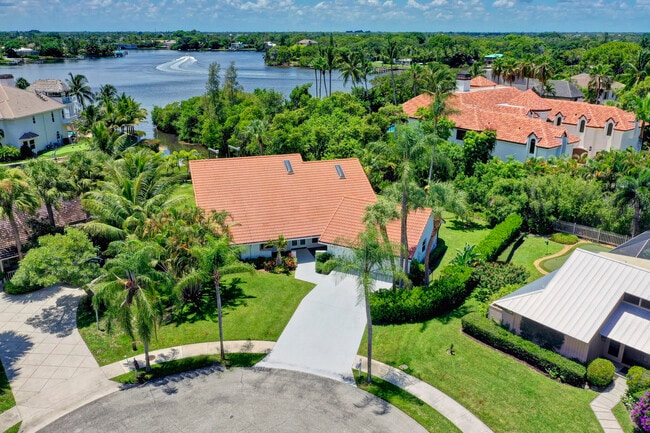 Photo - 141 Pine Hill Trail W