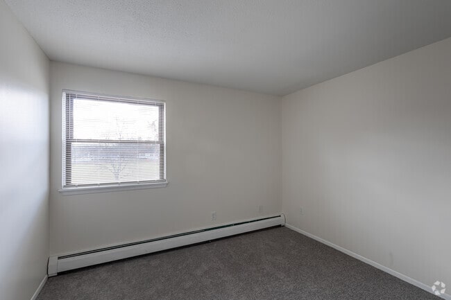 2BR, 1BA - Bedroom