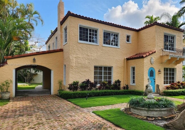 Building Photo - 327 Menores Ave