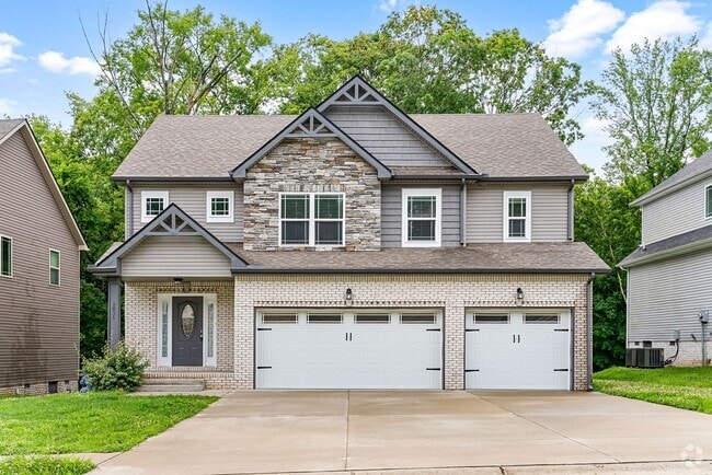 Building Photo - Pet Friendly Four Bedroom! Rental