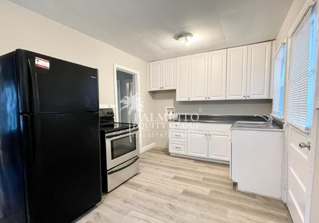 Photo - 1020 Portland St