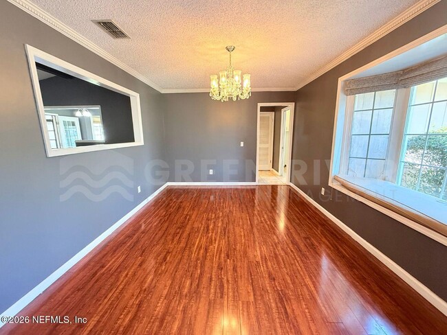 Photo - 2285 Richard Lee St