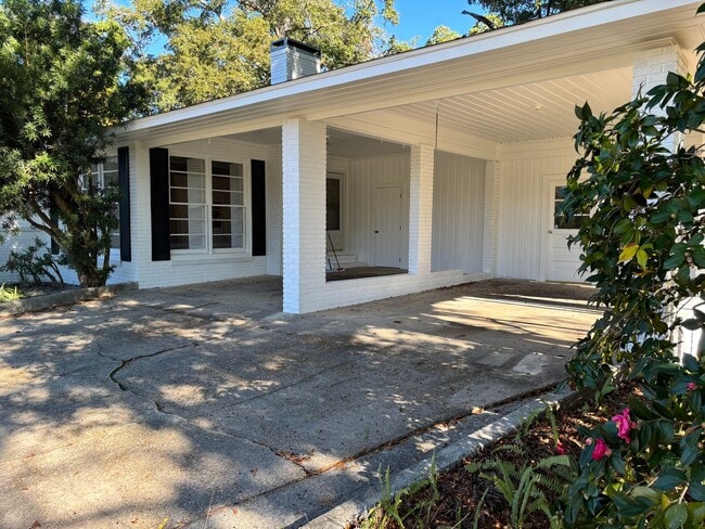 Photo - 2001 Michael Terrace