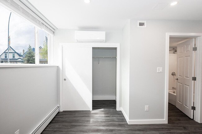 Closet - 585 Corydon Apartment