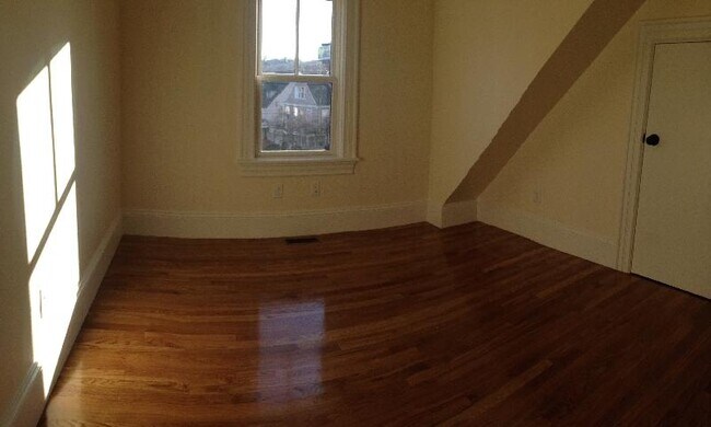 Building Photo - 84 Linden St Unit 2 Rental