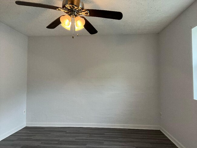 Photo - 1215 Shalom Dr