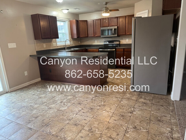 Photo - 567 Broad Dr